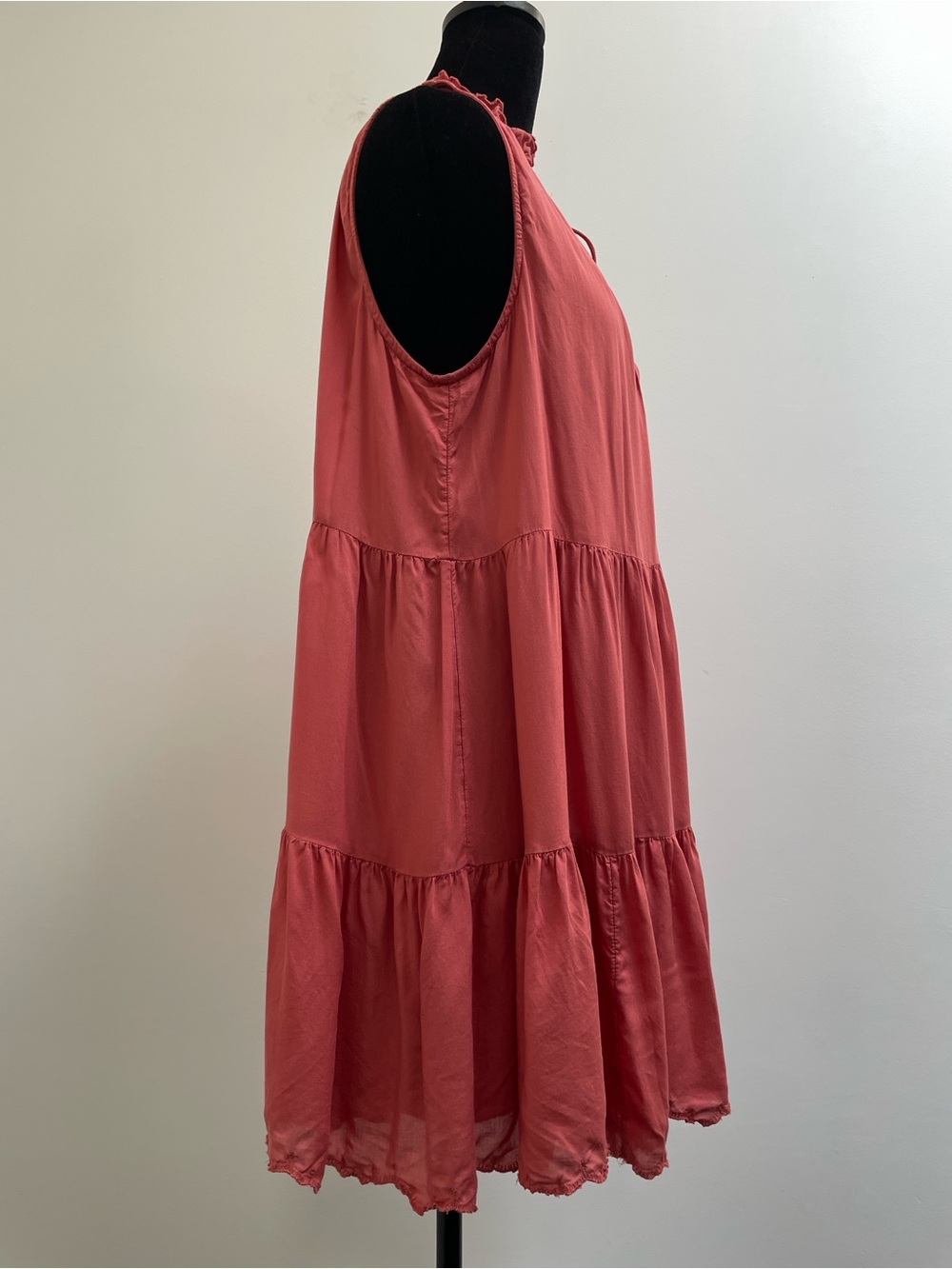 Wilfred by Aritzia 100% Modal Tiered Sleeveless Dress Deep Coral Pink Size Small - Picture 4 of 9